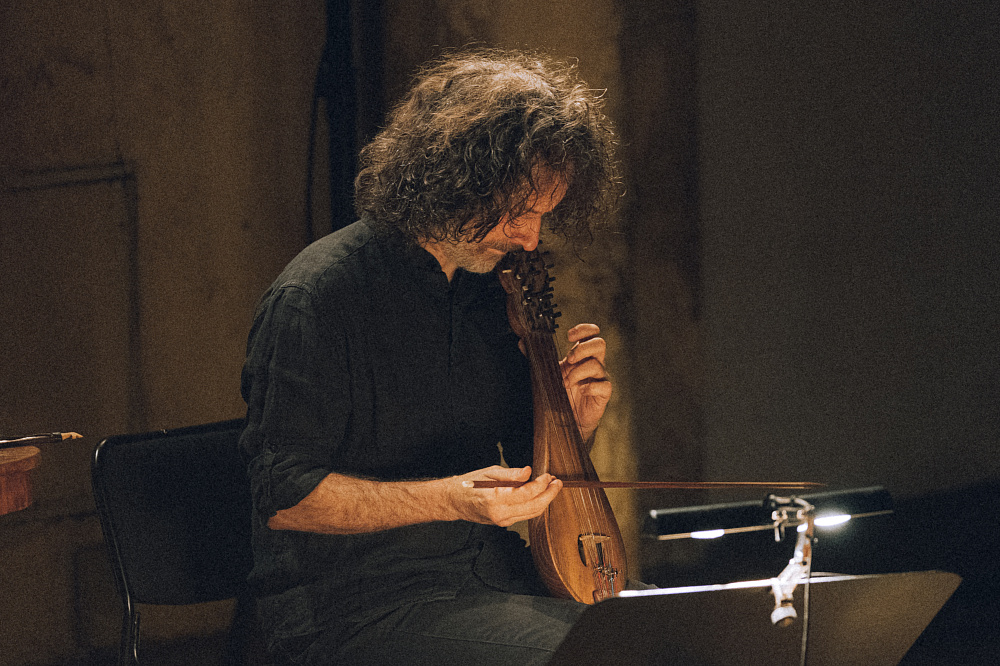Yiorgos Kaloudis. Сlassical Cretan lyra